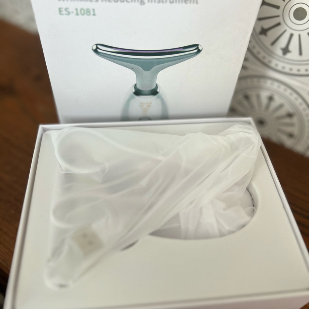 Intense Pulsed Light Wrinkle Reducing Instrument - Picture 2 of 4
